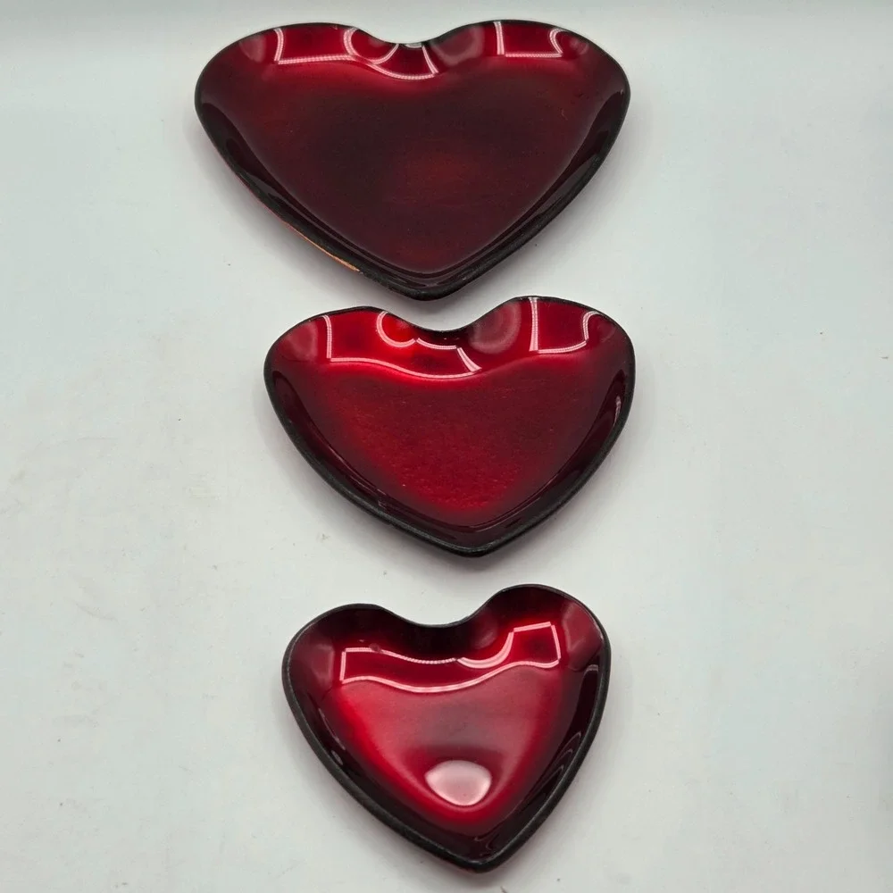 VINTAGE  Three Stackable Ruby Red Glass‎ Heart Trinket Jewelry Trays